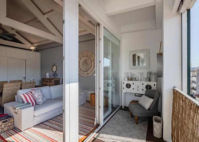 Lighthouse By Da'home Oporto